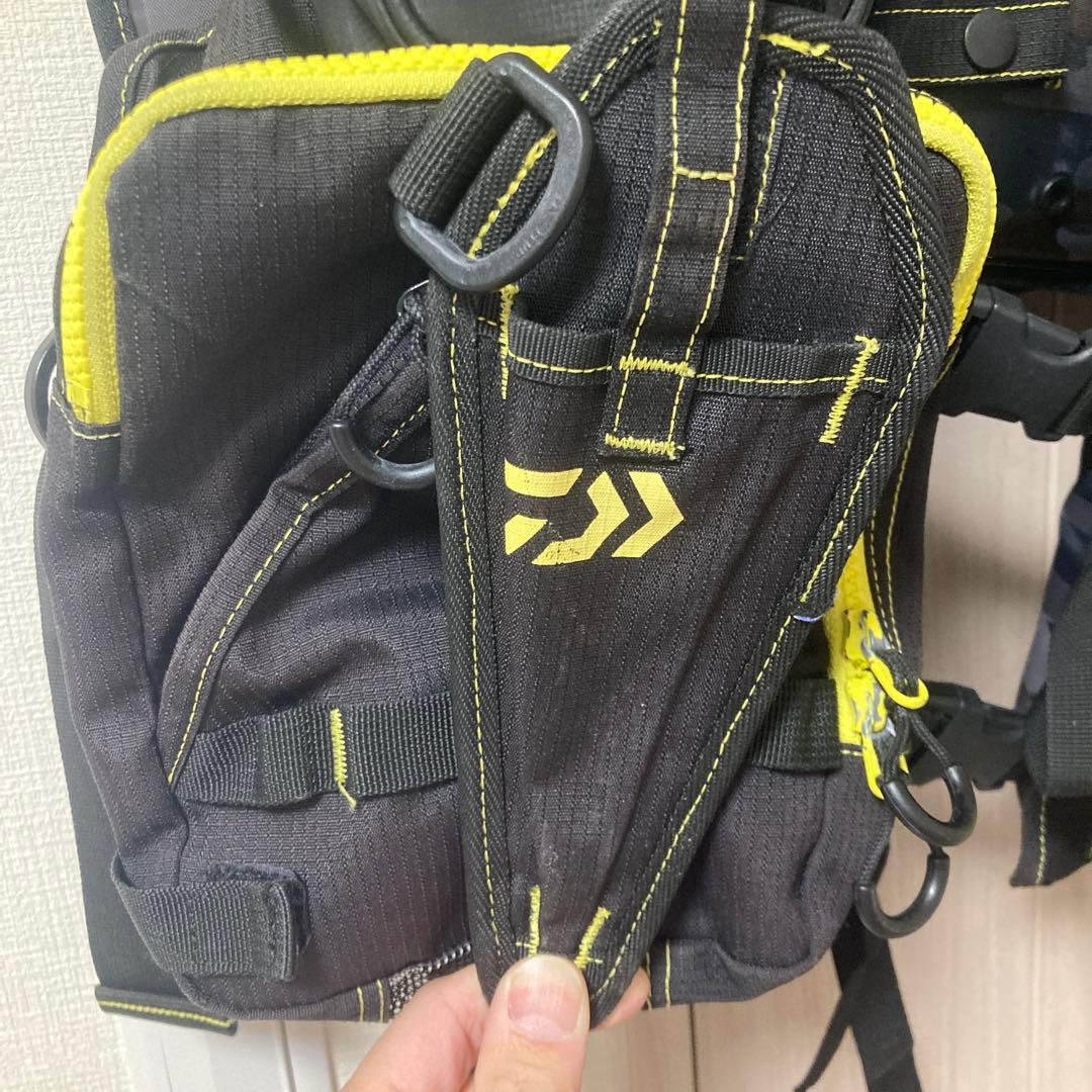 Daiwa フィッシングベスト ブラック/カモフラージュ フローティングベスト