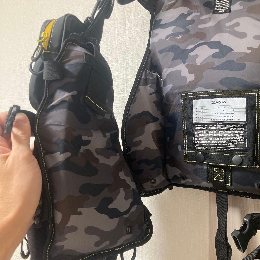 Daiwa フィッシングベスト ブラック/カモフラージュ フローティングベスト