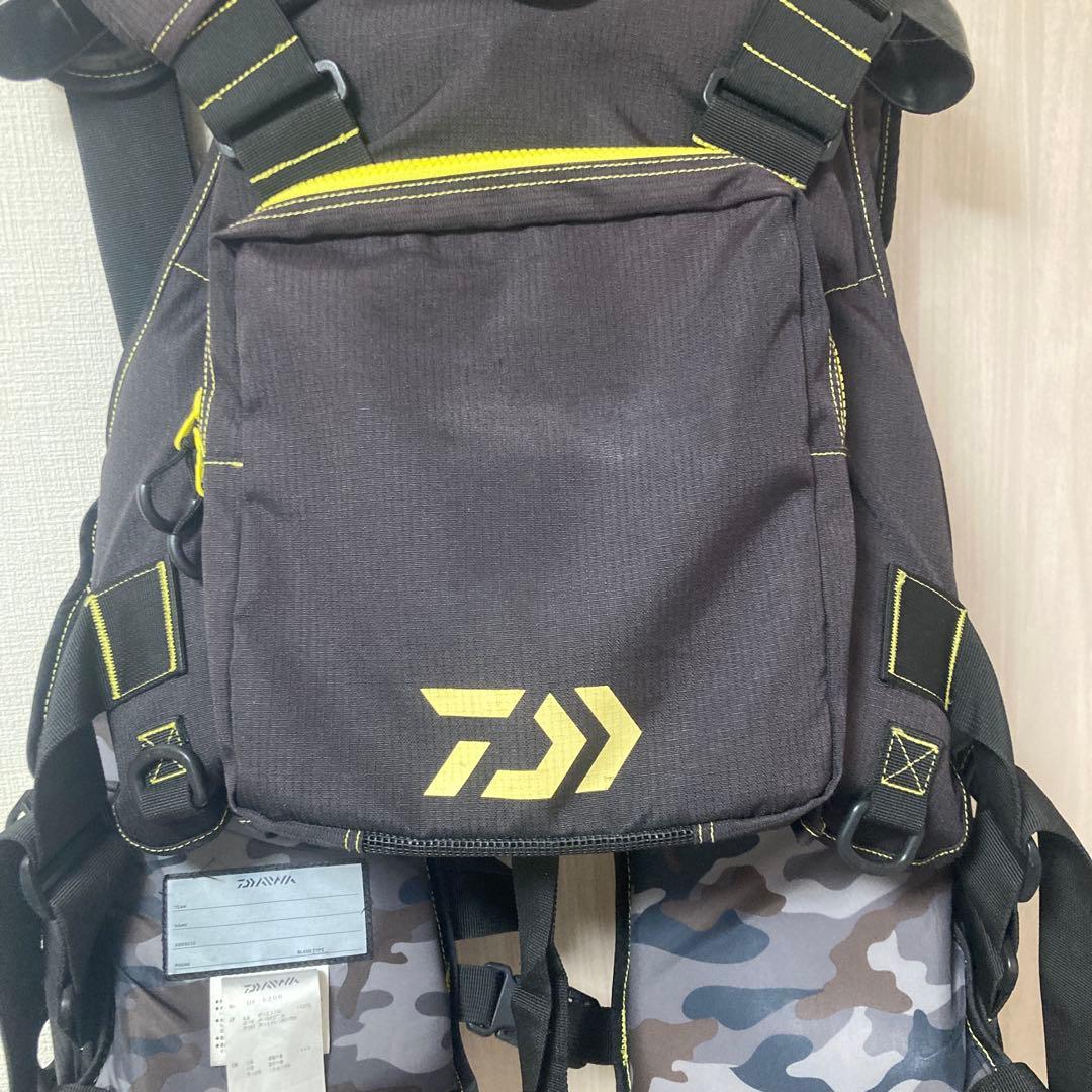 Daiwa フィッシングベスト ブラック/カモフラージュ フローティングベスト