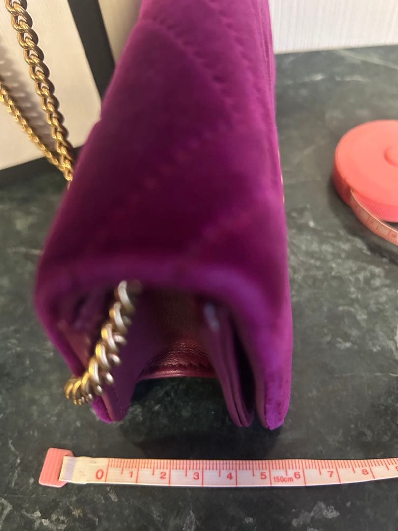 GUCCIグッチショルダーバッグ　ベルベット　ワインレッドカラー