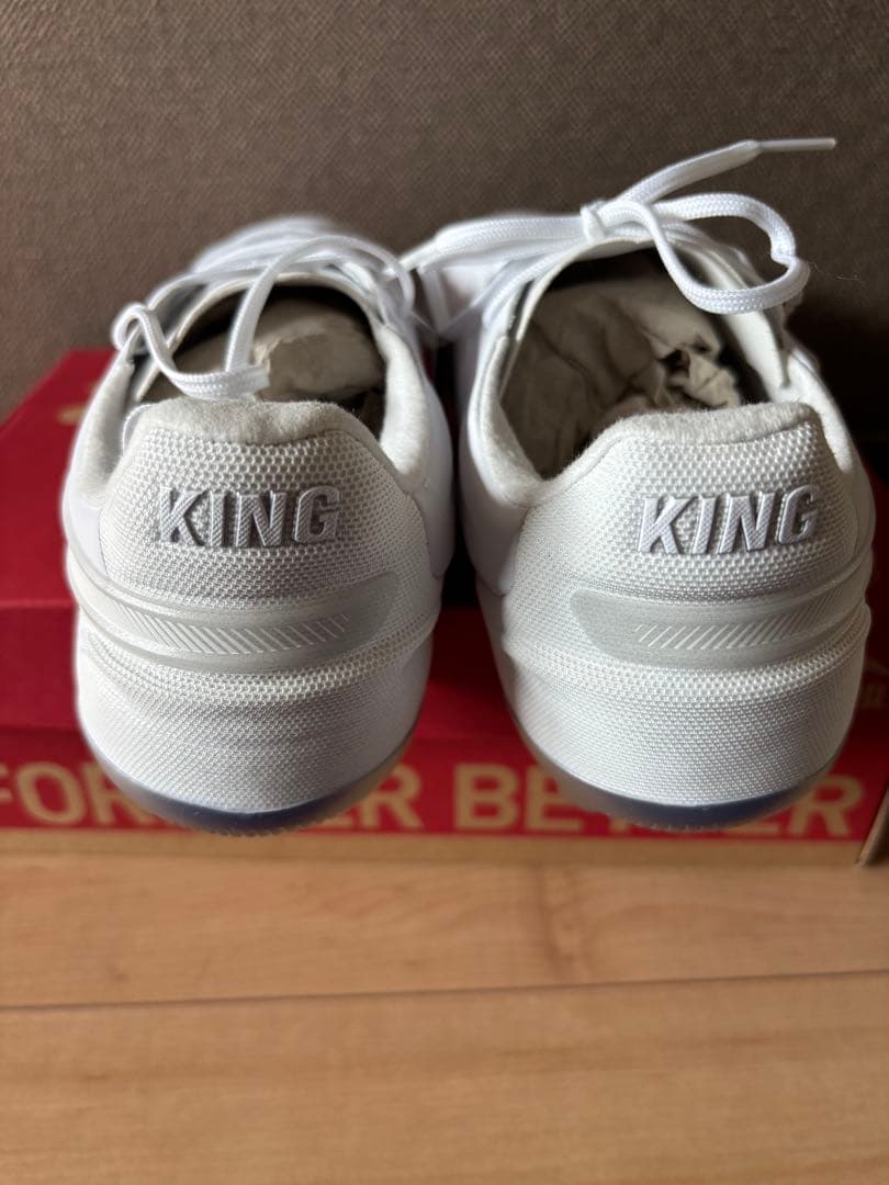 プーマ　キングアルティメット　ホワイトアウト‼️