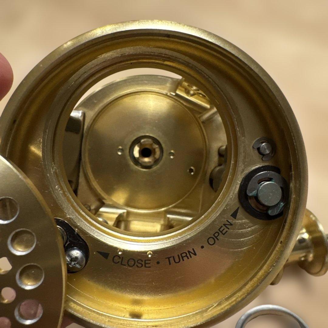 【最終値下】シマノ CALCUTTA CONQUEST 201 ベイトリール