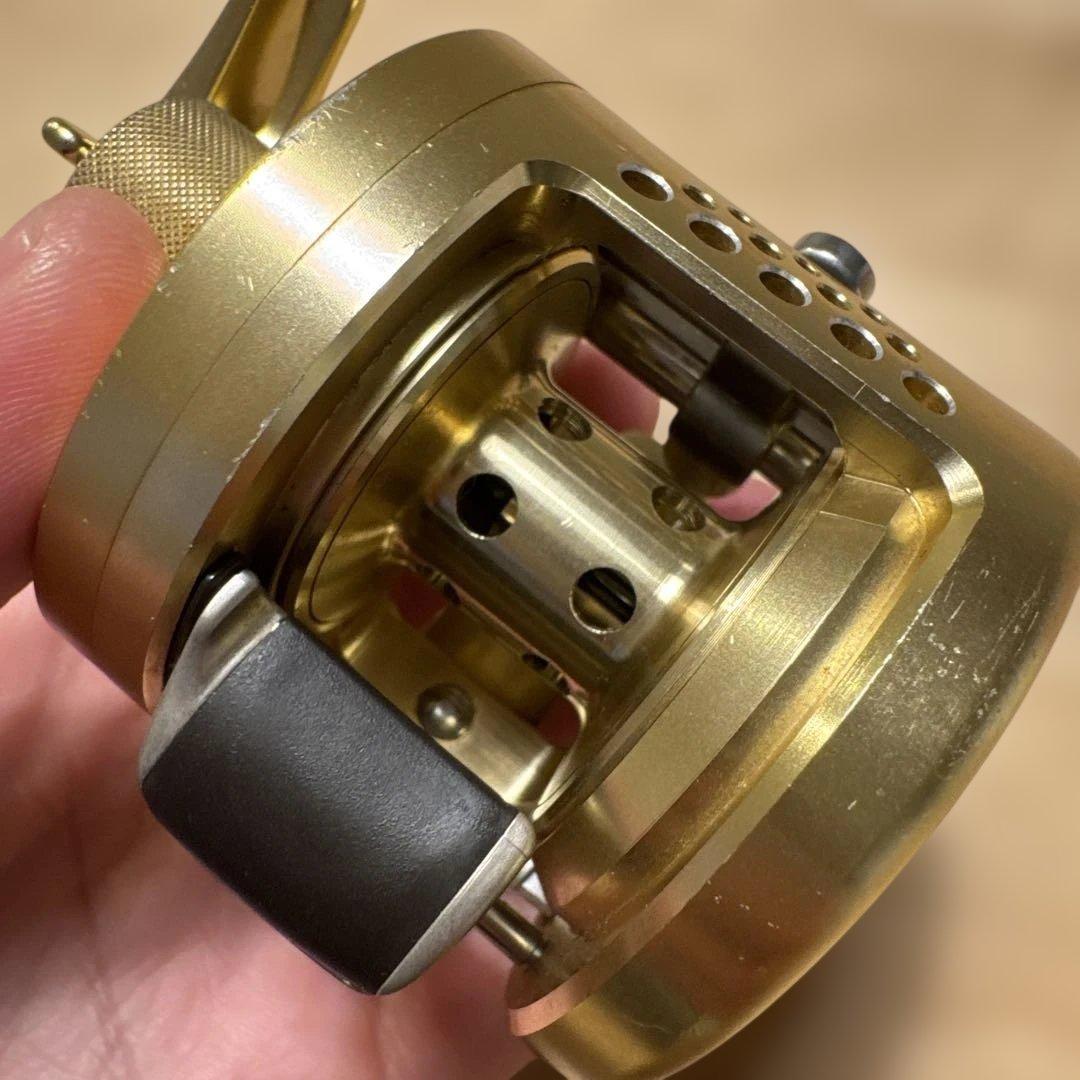 【最終値下】シマノ CALCUTTA CONQUEST 201 ベイトリール