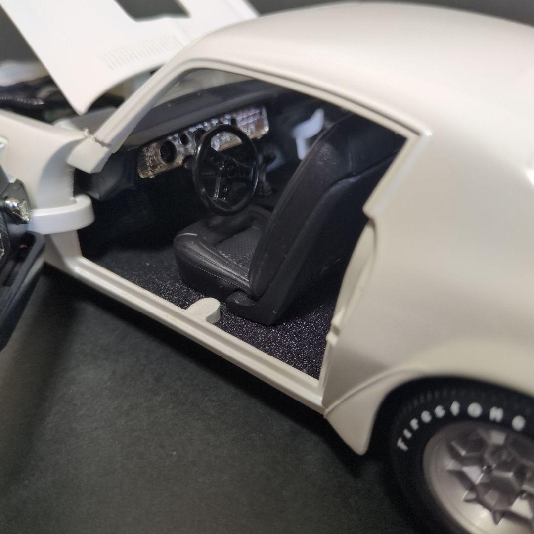 1/18ミニカー　ポンティアック·ファイアーバード·トランザム