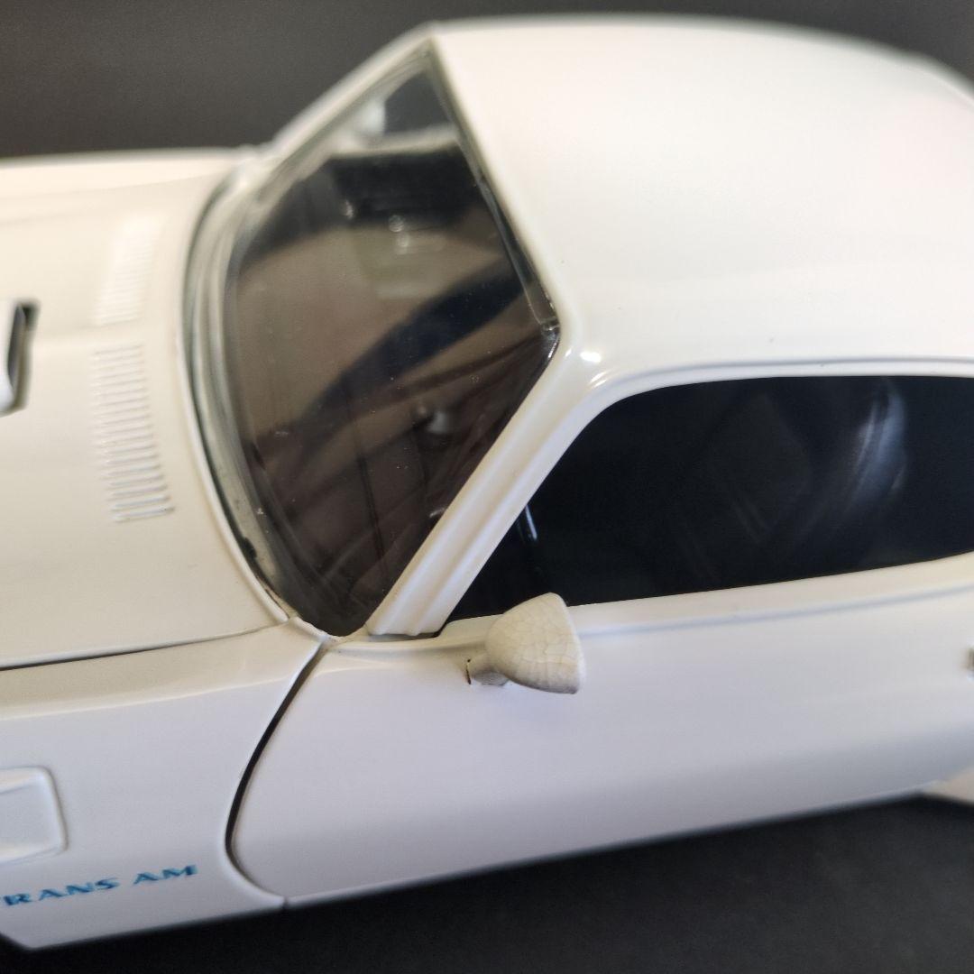 1/18ミニカー　ポンティアック·ファイアーバード·トランザム