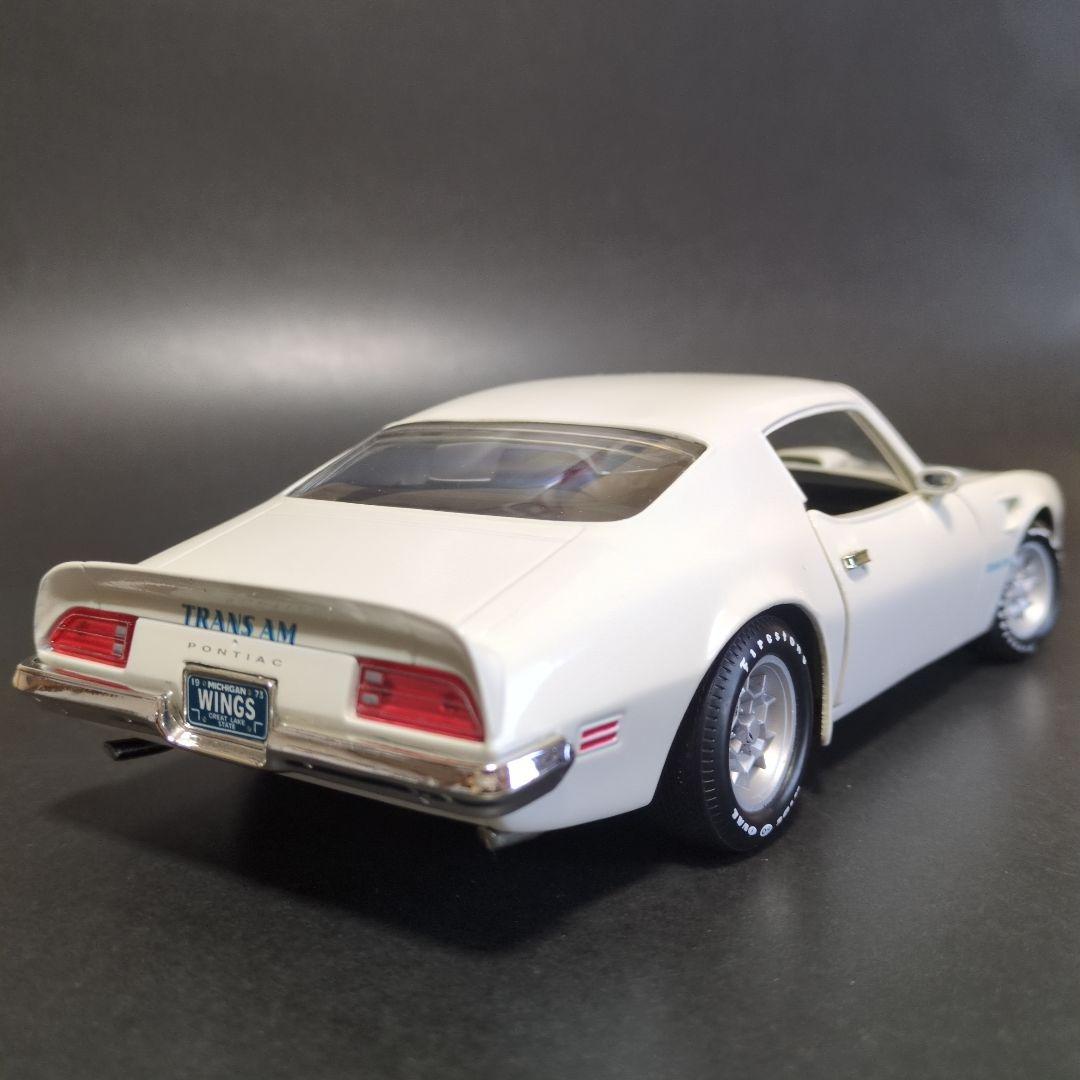 1/18ミニカー　ポンティアック·ファイアーバード·トランザム