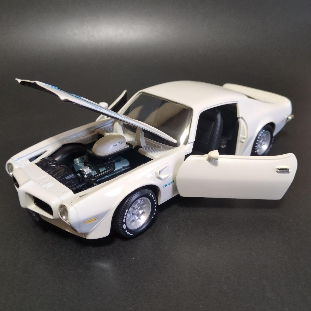 1/18ミニカー　ポンティアック·ファイアーバード·トランザム