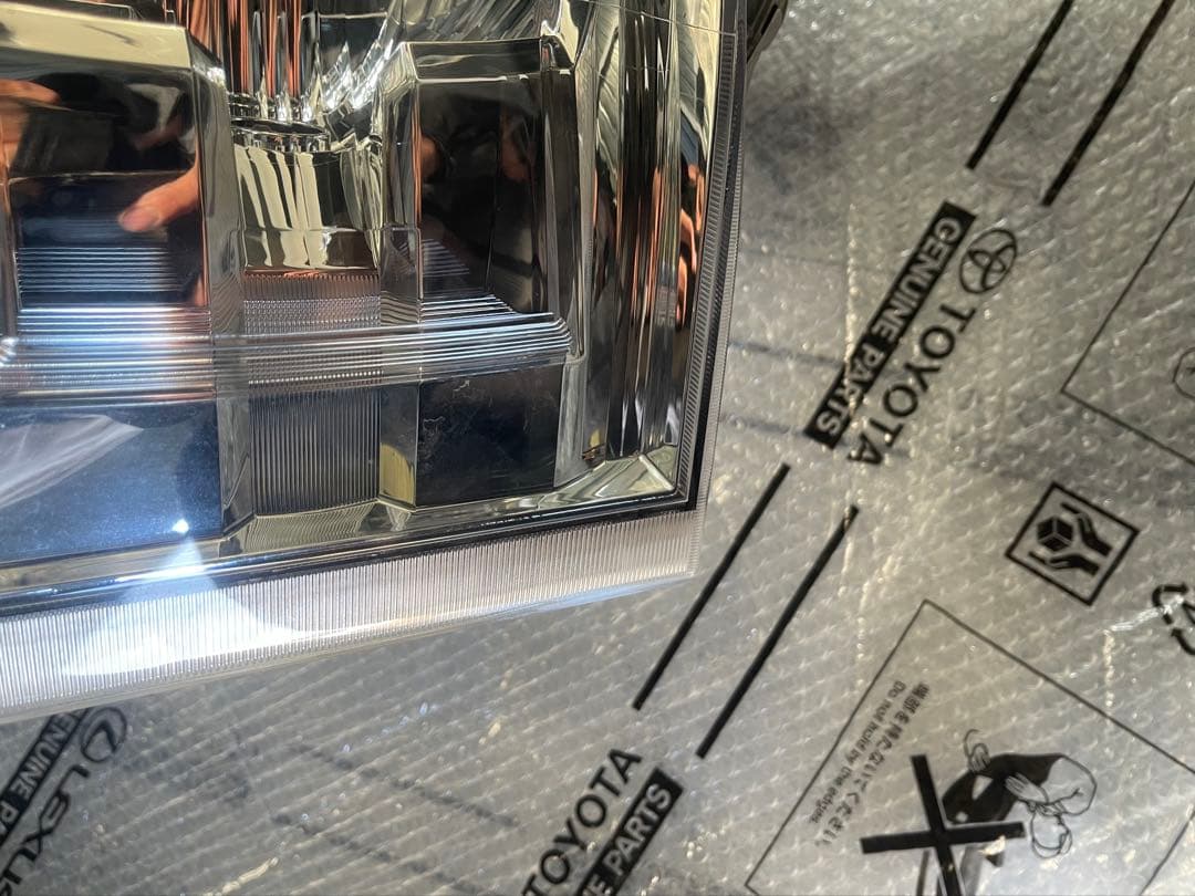 200系トヨタ ハイエース ヘッドライト 左右セット KOITO 26-129