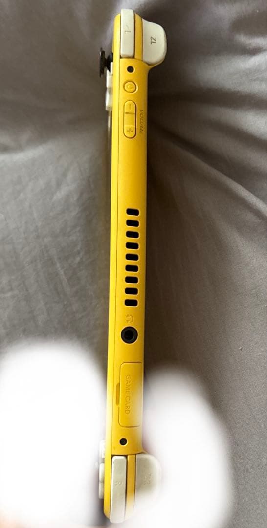 Switchライト　イエロー