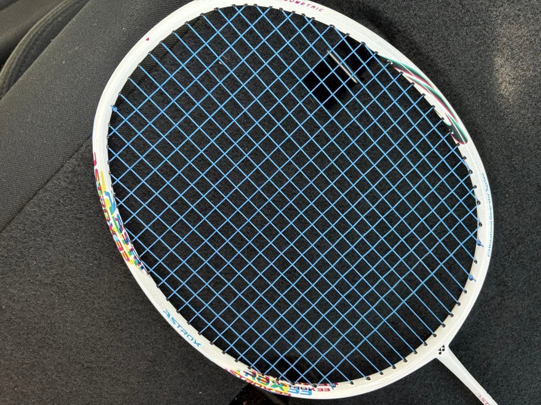 綺麗です。塗装補修歴無YONEX Astrox 33 バドミントンラケット