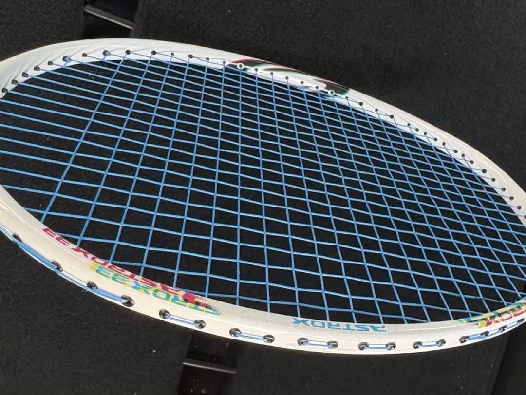 綺麗です。塗装補修歴無YONEX Astrox 33 バドミントンラケット