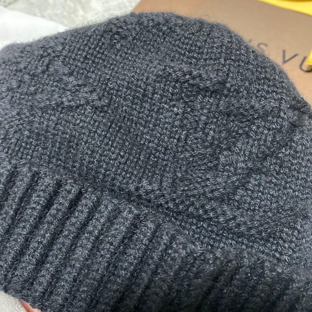 Louis Vuitton 黒ニット帽 ミンク付きポンポン　ビーニー　ボンボン