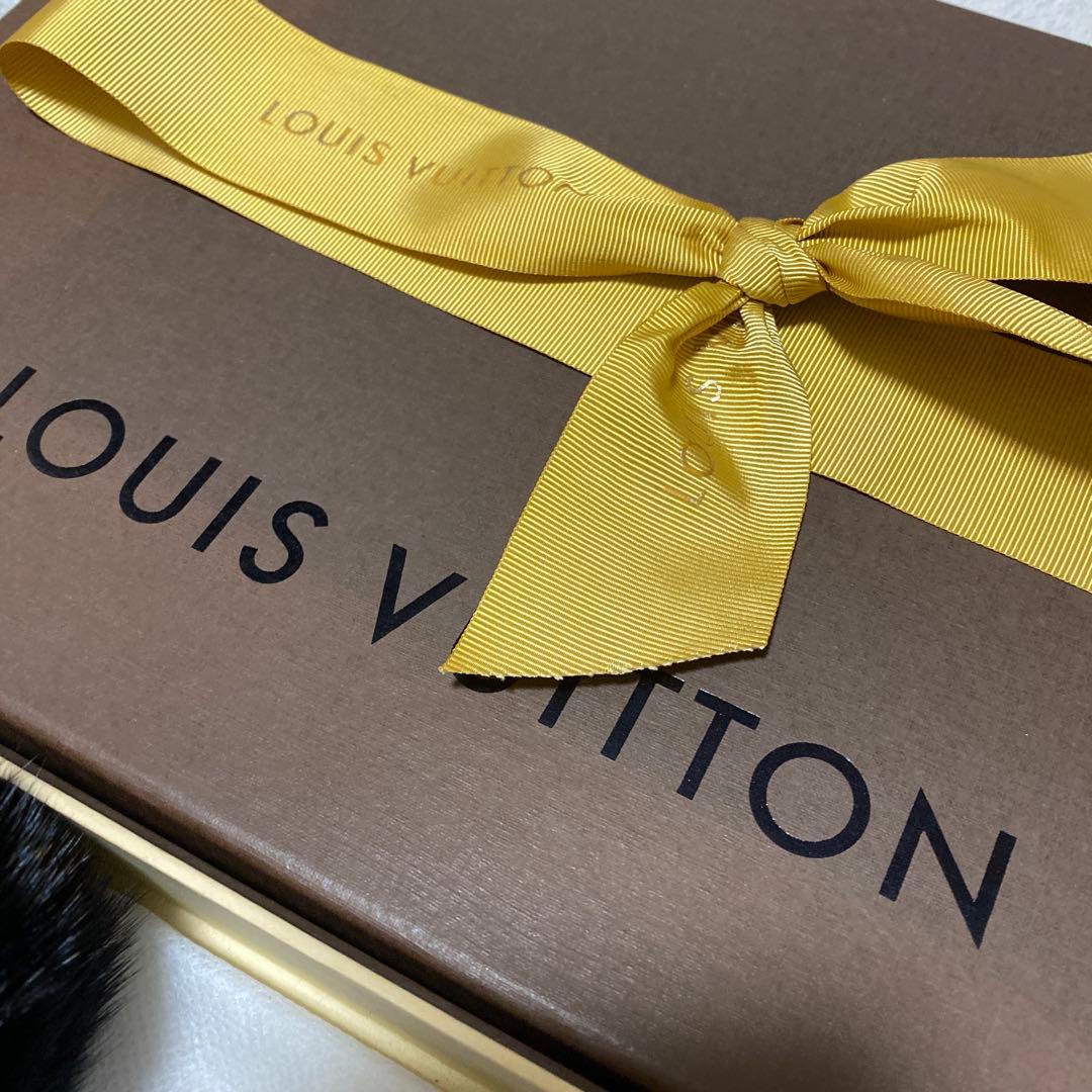 Louis Vuitton 黒ニット帽 ミンク付きポンポン　ビーニー　ボンボン