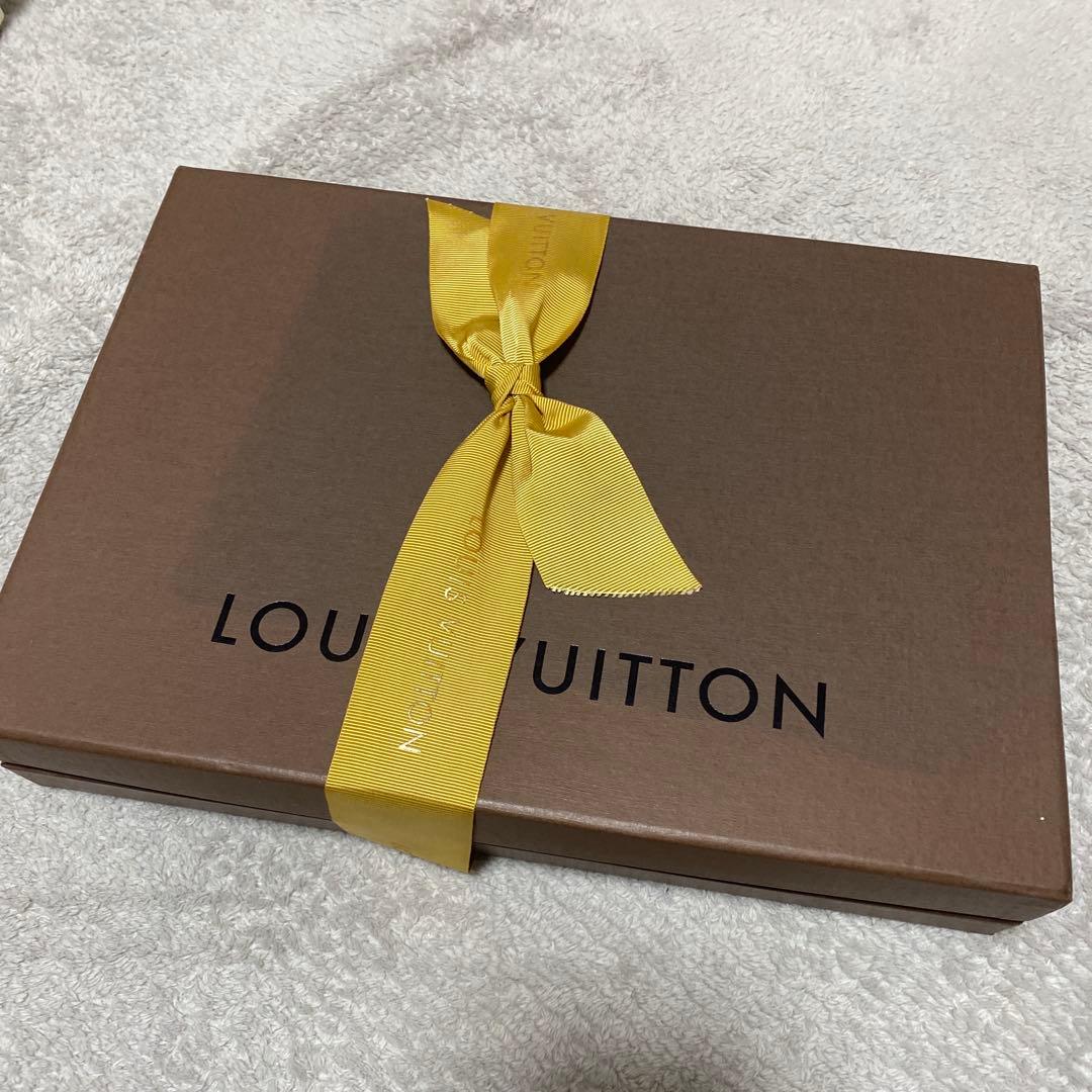 Louis Vuitton 黒ニット帽 ミンク付きポンポン　ビーニー　ボンボン