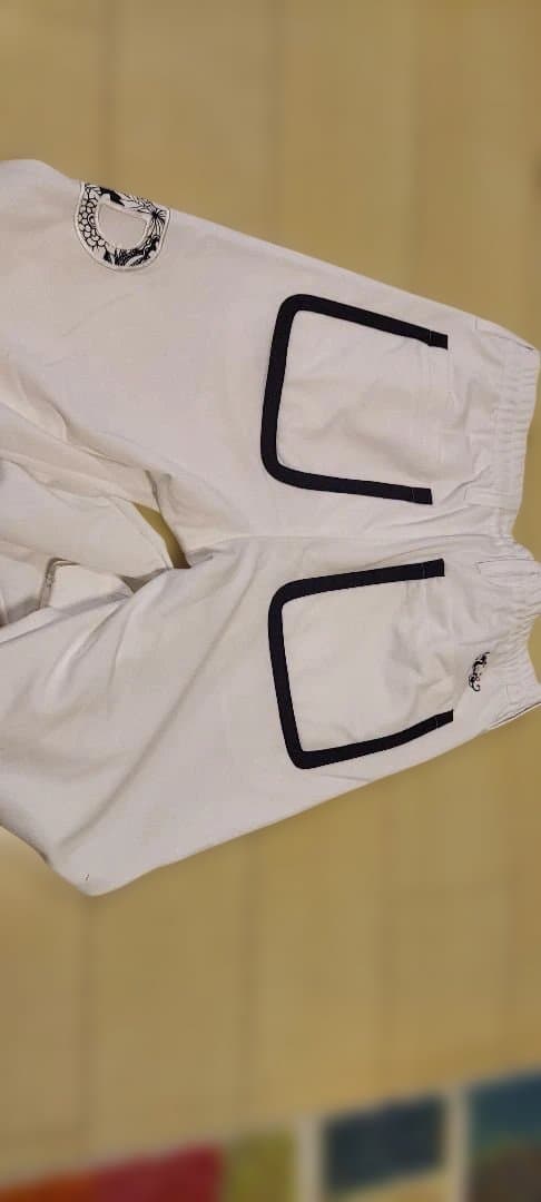 ダンスウィズドラゴン　ロゴ入りホワイトパンツ サイズ3