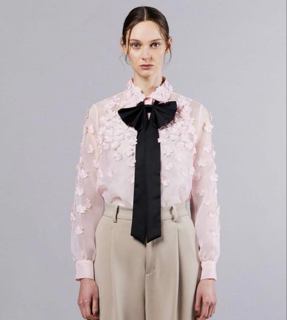 HINA J0724 プロフィール確認オーガンジーフラワーボウタイシャツ