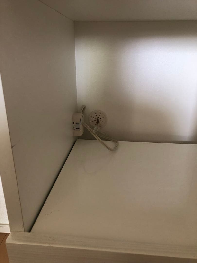 ホワイトキッチンキャビネット ガラス扉付き