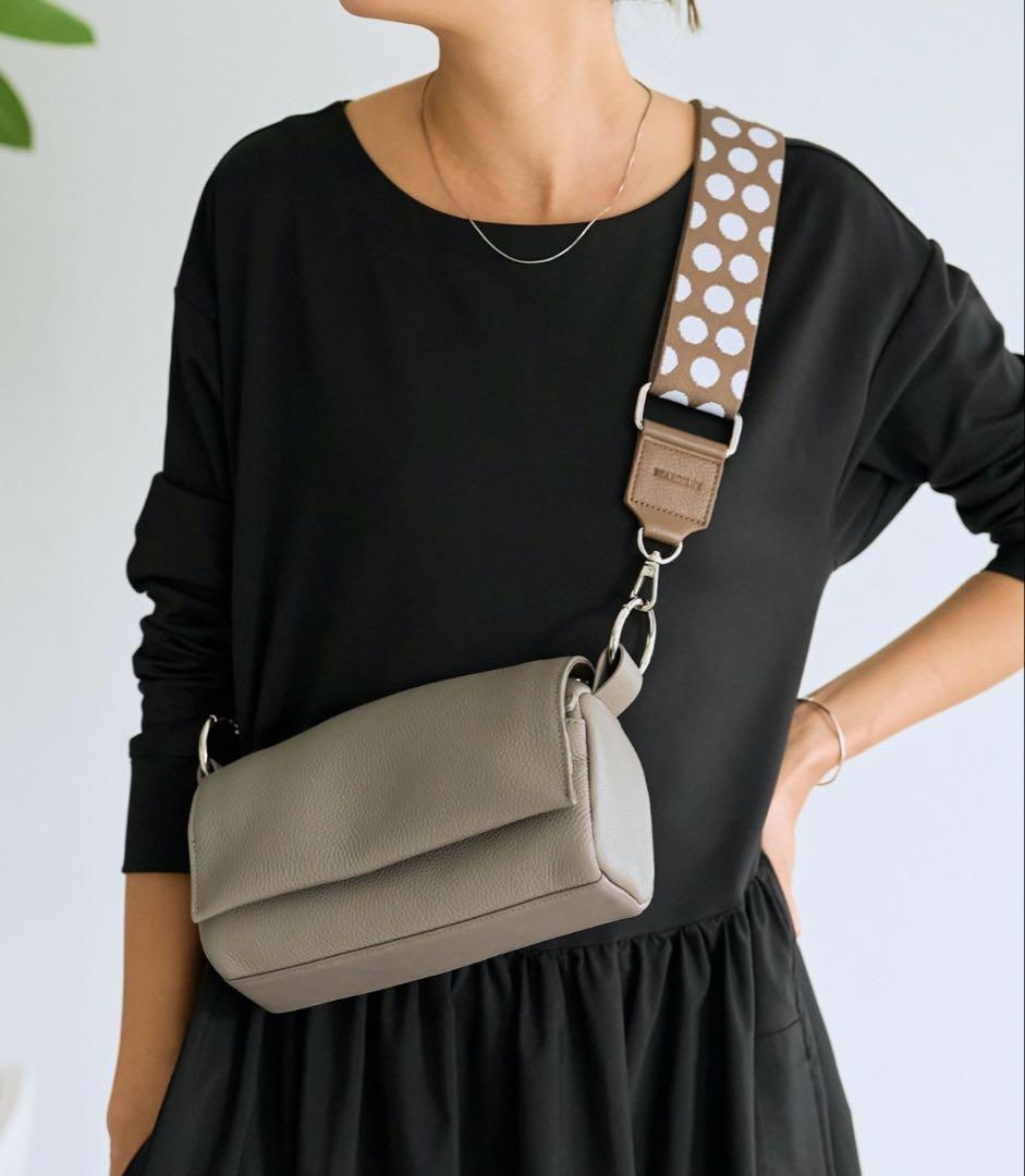 新品　BEARDSLEY ショルダーベルト　グレイッシュベージュ　ドット柄