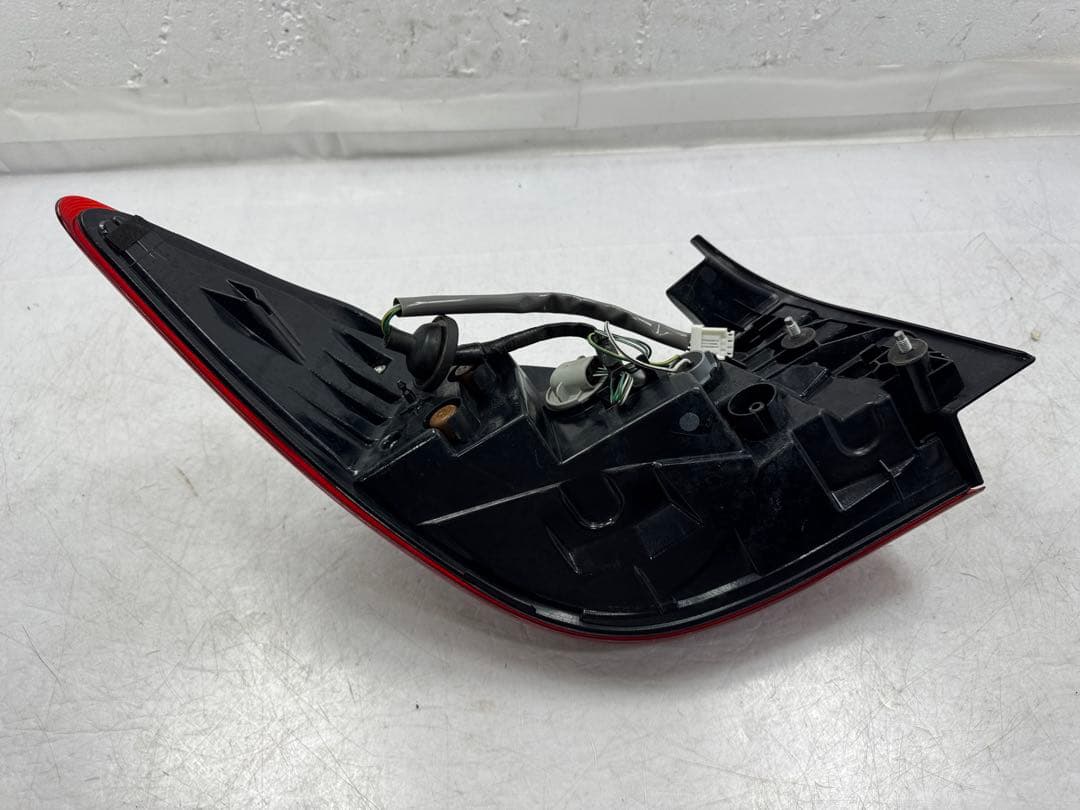 日産純正 Y51 フーガ 後期 LED テールライトテールランプ 右側W2328