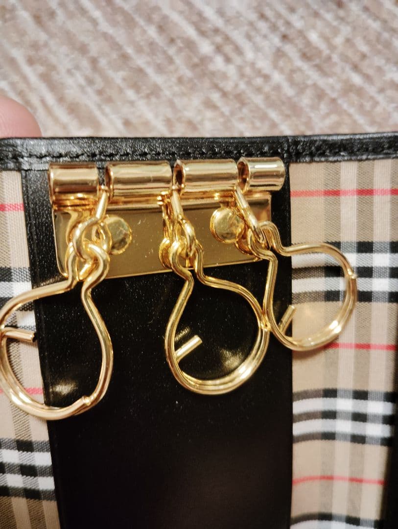 BURBERRY ブラック レザー キーケース
