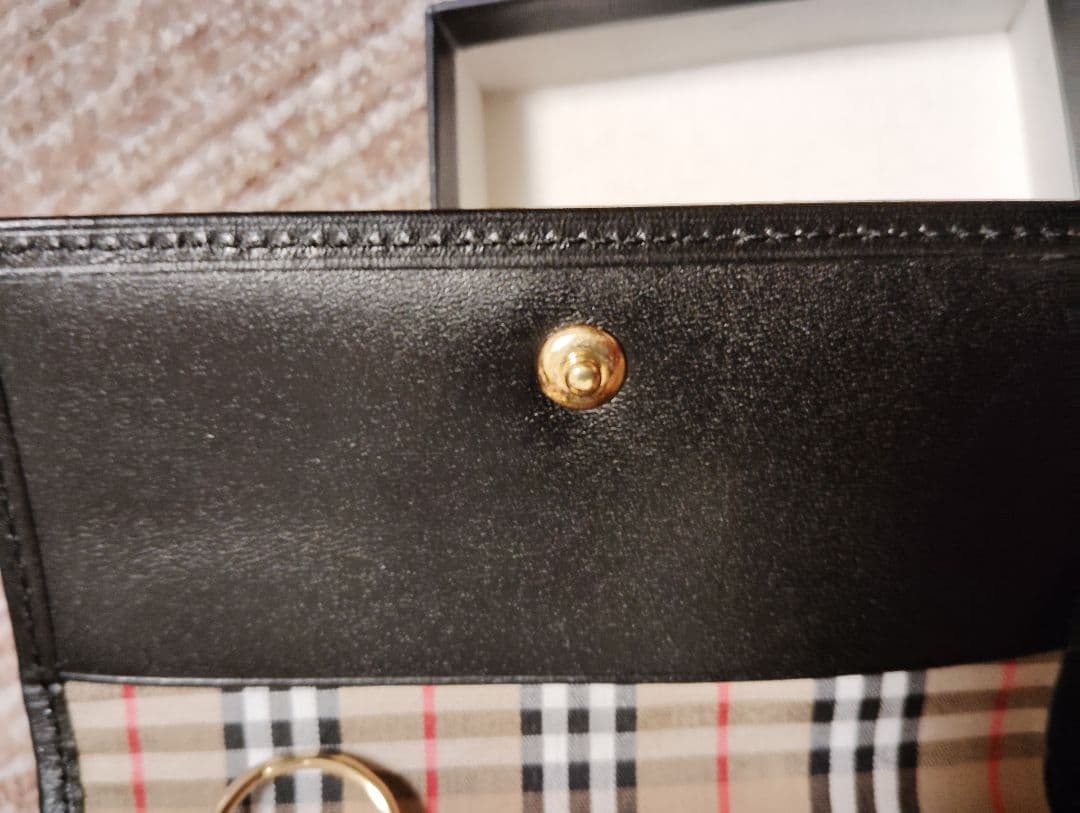 BURBERRY ブラック レザー キーケース