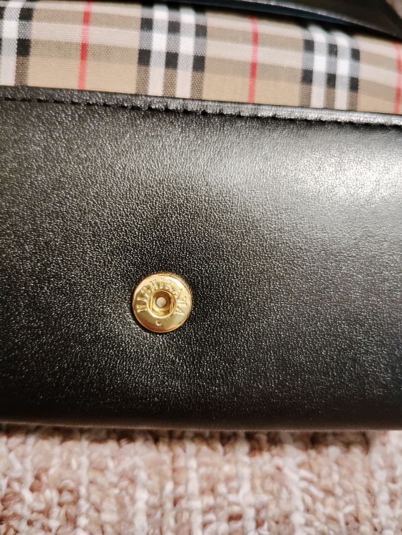 BURBERRY ブラック レザー キーケース