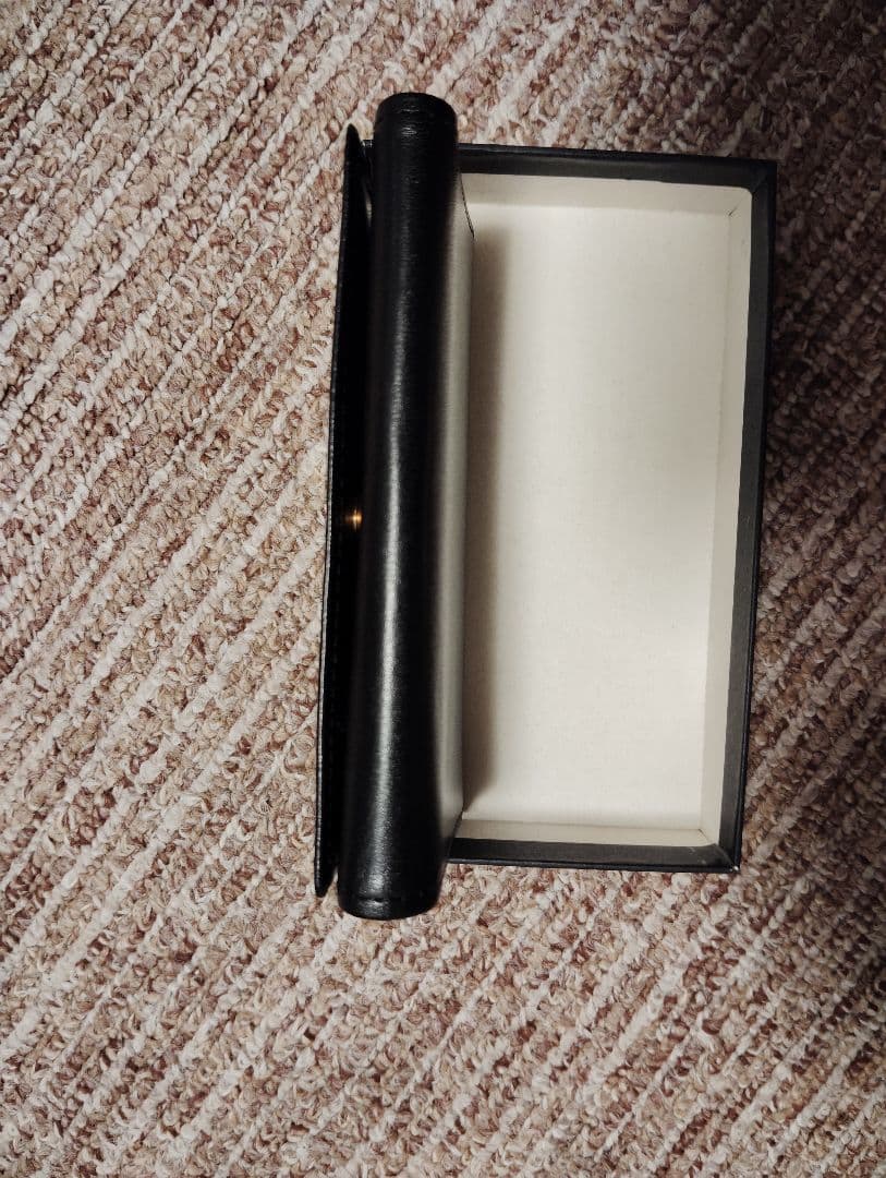 BURBERRY ブラック レザー キーケース