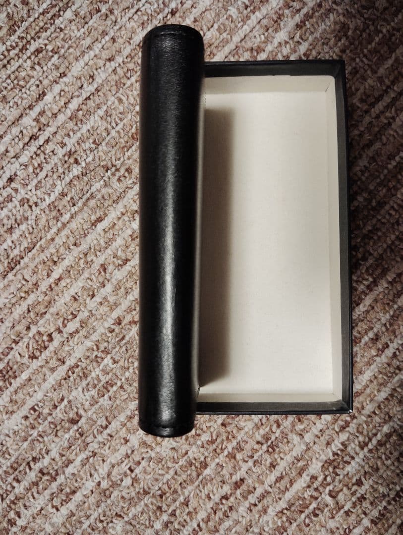 BURBERRY ブラック レザー キーケース