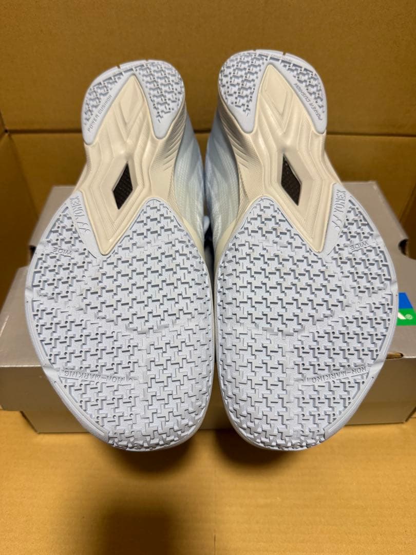 新品未使用　ヨネックス パワークッション エアラスZワイド 28.0cm