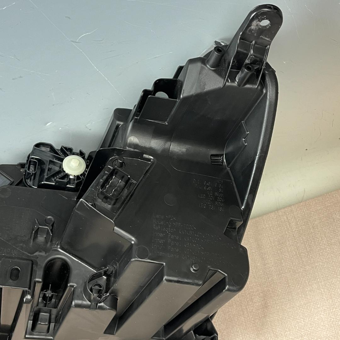 28 トヨタ RAIZE/ライズ ロッキー LED 純正 右側 ヘッドライト