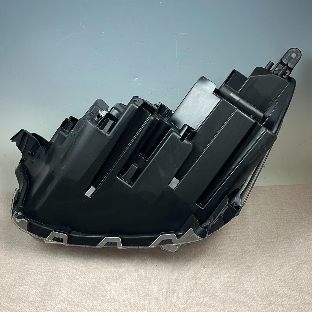 28 トヨタ RAIZE/ライズ ロッキー LED 純正 右側 ヘッドライト