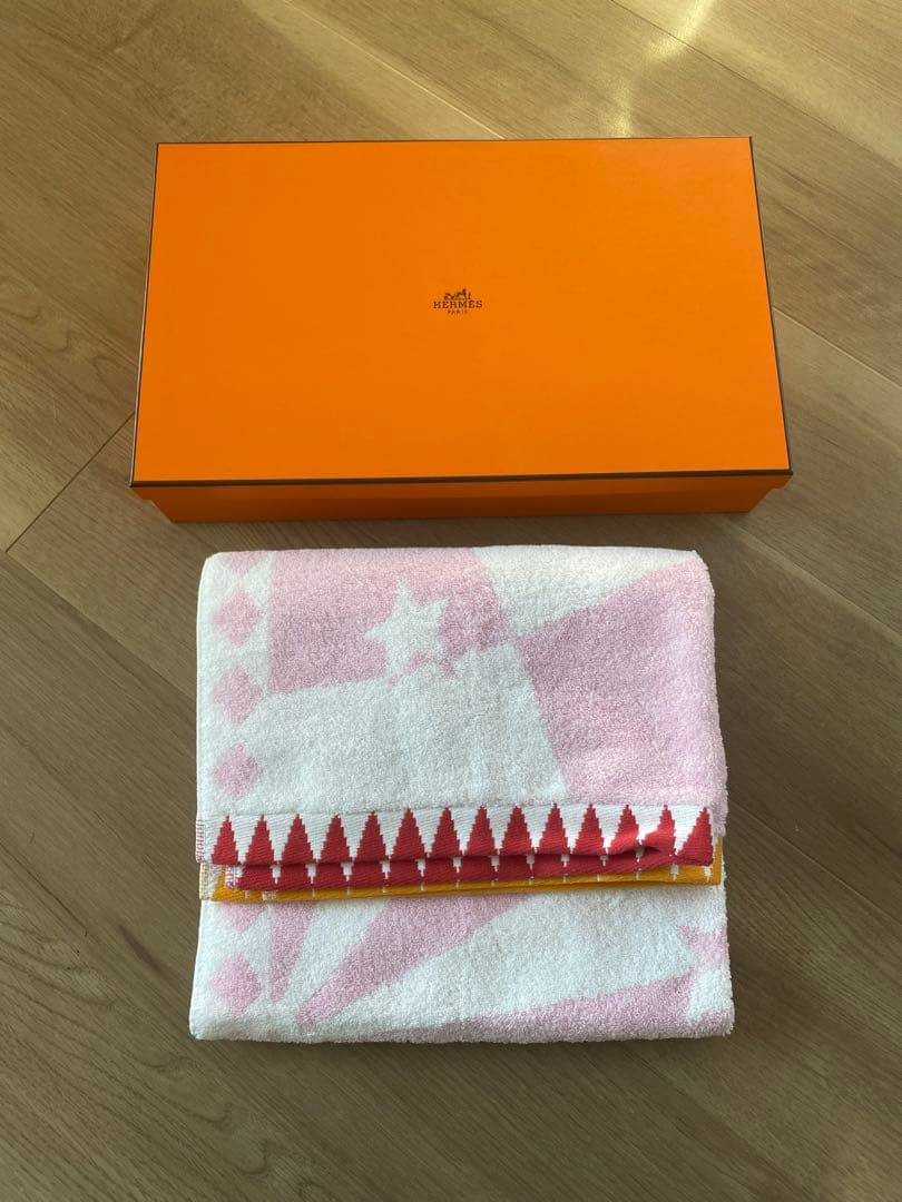 ✨未使用 タグ付き✨　HERMES バスタオル　ブランド箱付き