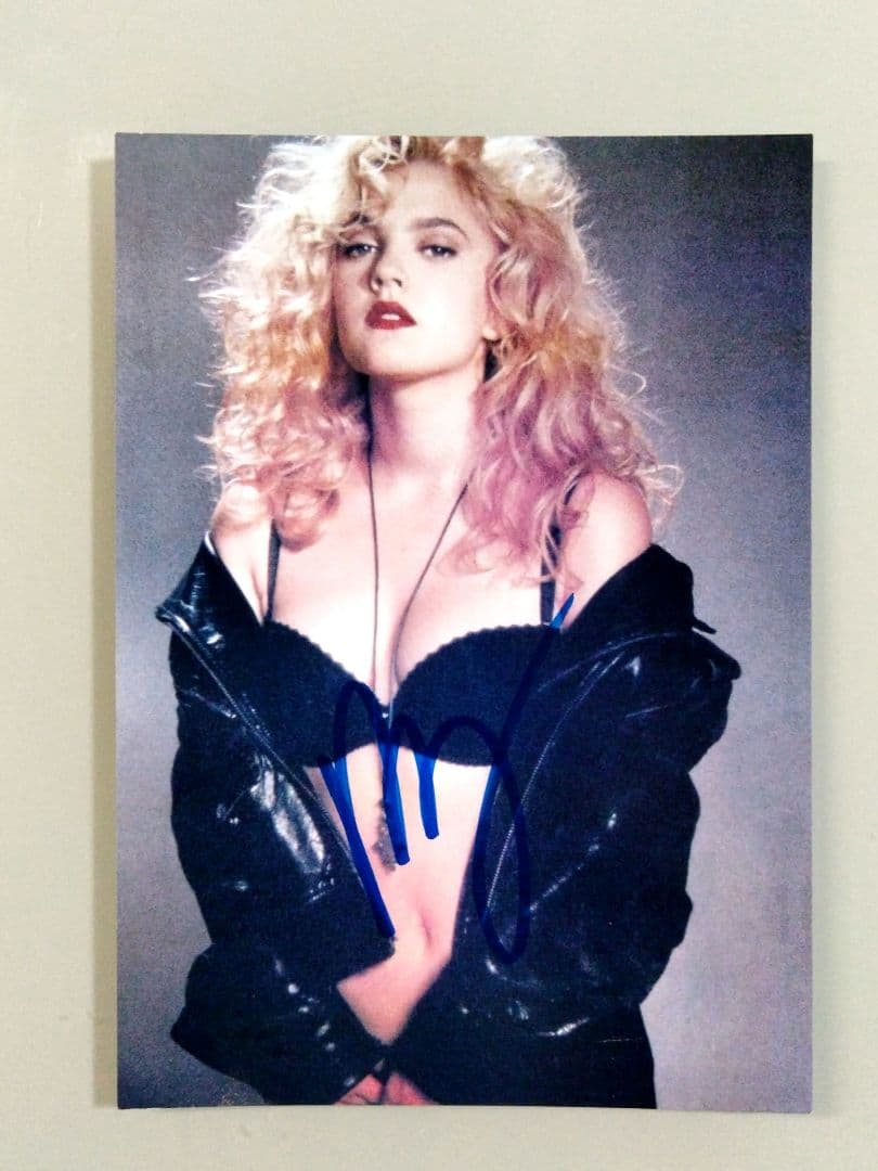 ドリュー・バリモア直筆サイン入り2Lサイズ写真‥50回目のファースト〜