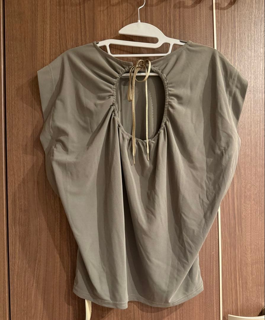 emmi ヨガウェア　ジムウェア　セットアップ　カーキ