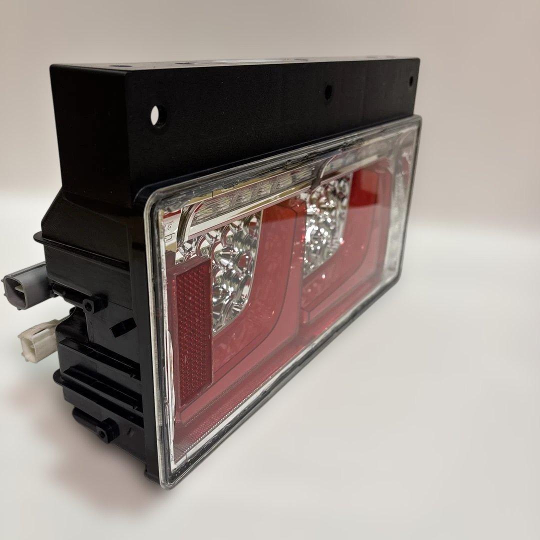 小糸 2連】トラック用 4t 10t リアコンビ ノーマルタイプ（運転席）右⑪