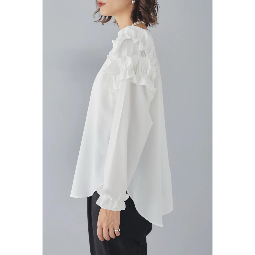 ポケットパール付きボンディングベスト+コンシャスショルダーフリルプルオーバー