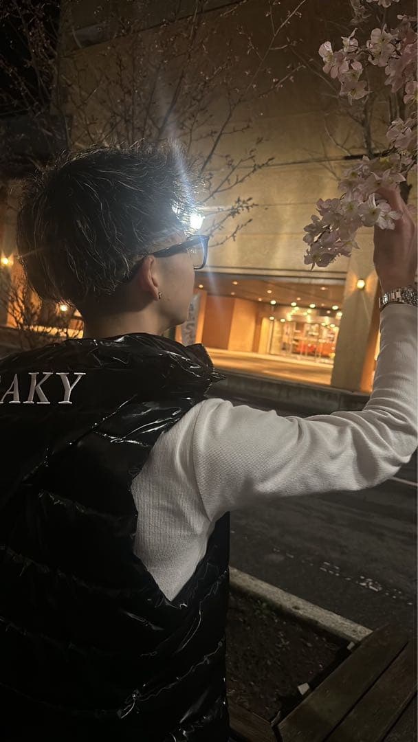 【即完売/大人気商品】アダムスジャグラー ダウンベスト Lサイズ やりらふぃー