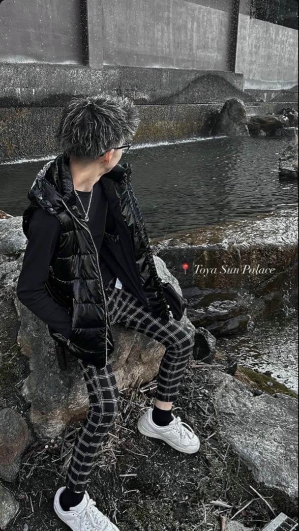 【即完売/大人気商品】アダムスジャグラー ダウンベスト Lサイズ やりらふぃー