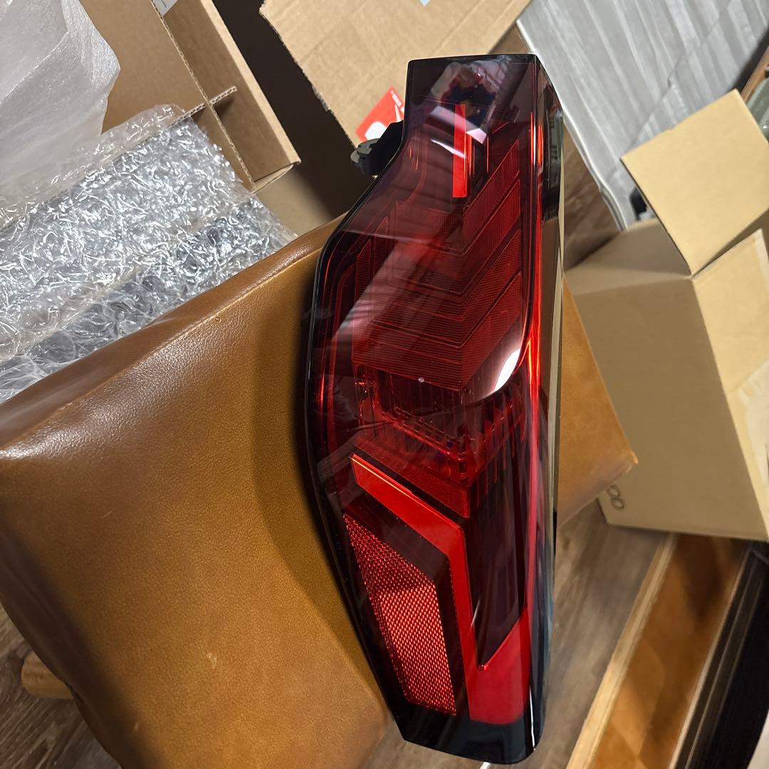  テールランプ右