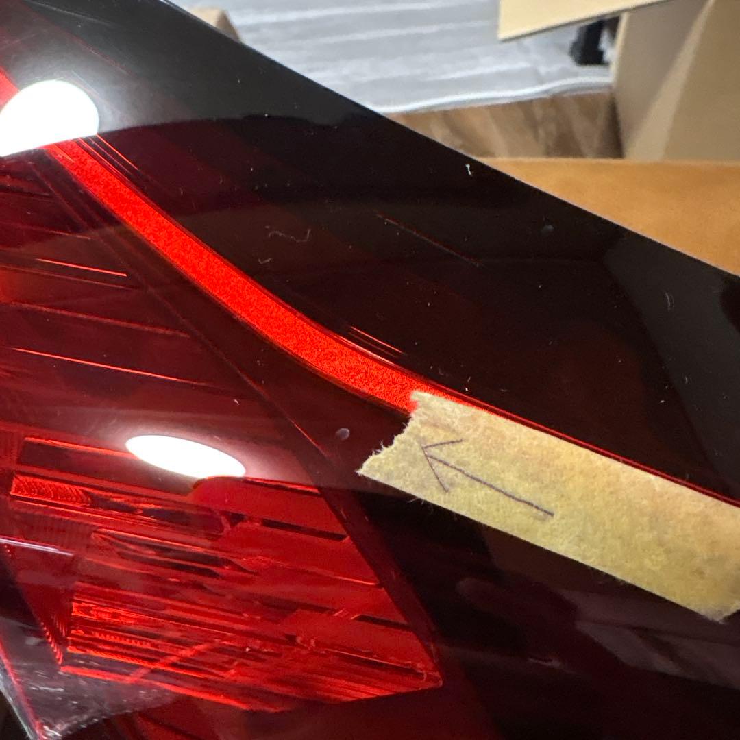  テールランプ右