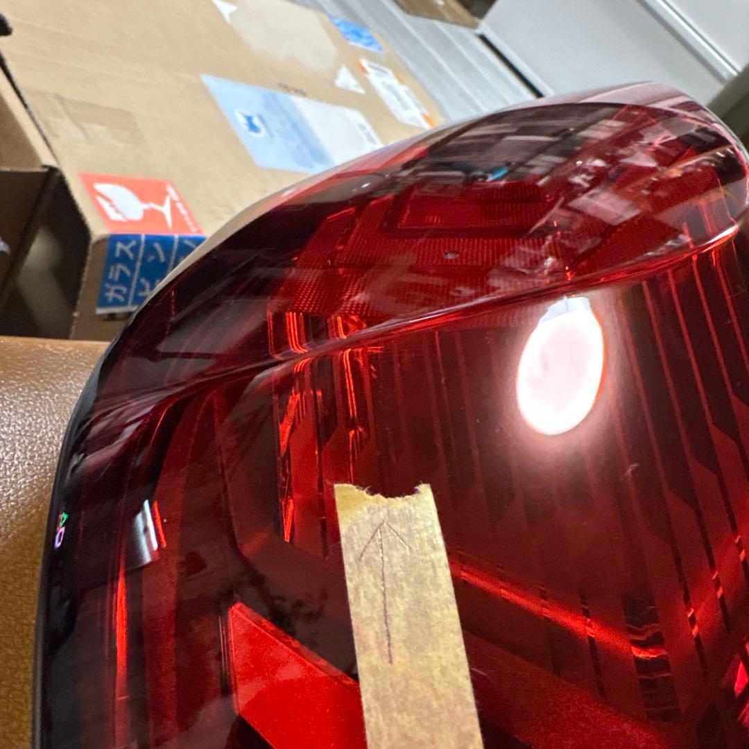  テールランプ右