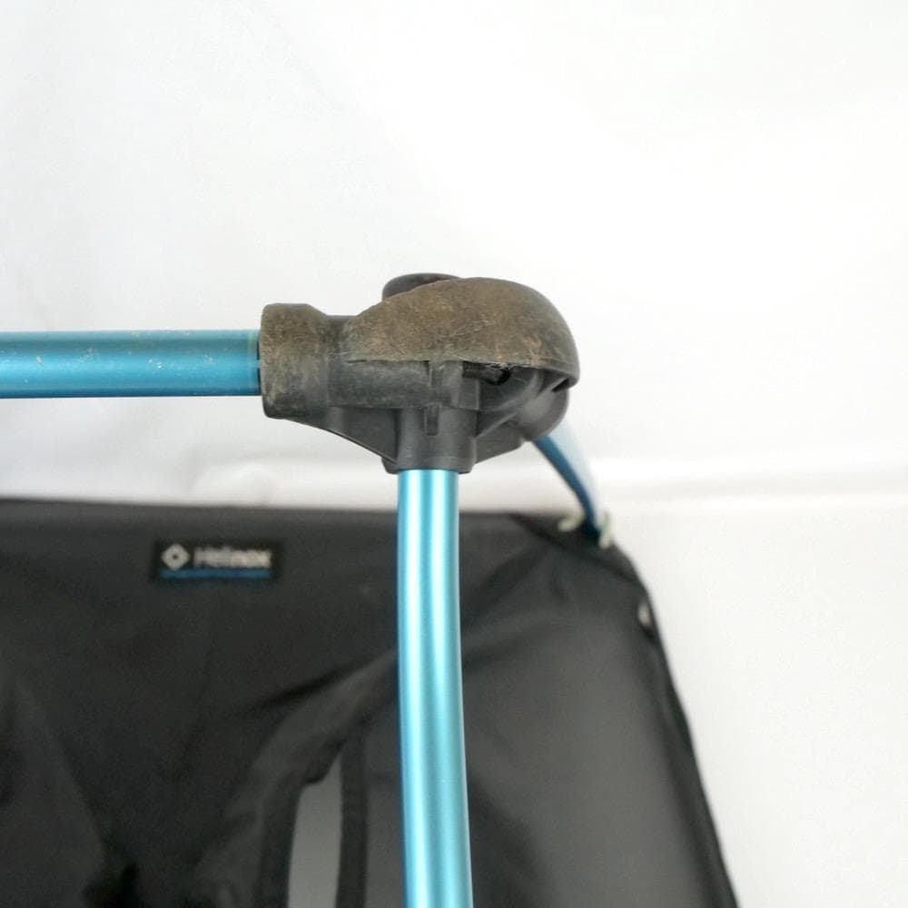 ヘリノックス グラウンドチェア 使用感大 穴あります