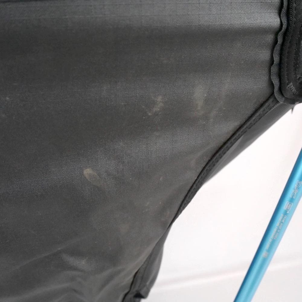 ヘリノックス グラウンドチェア 使用感大 穴あります