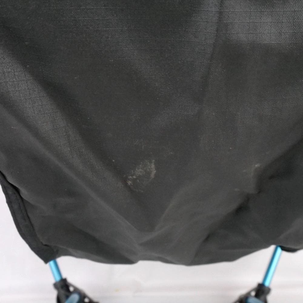 ヘリノックス グラウンドチェア 使用感大 穴あります