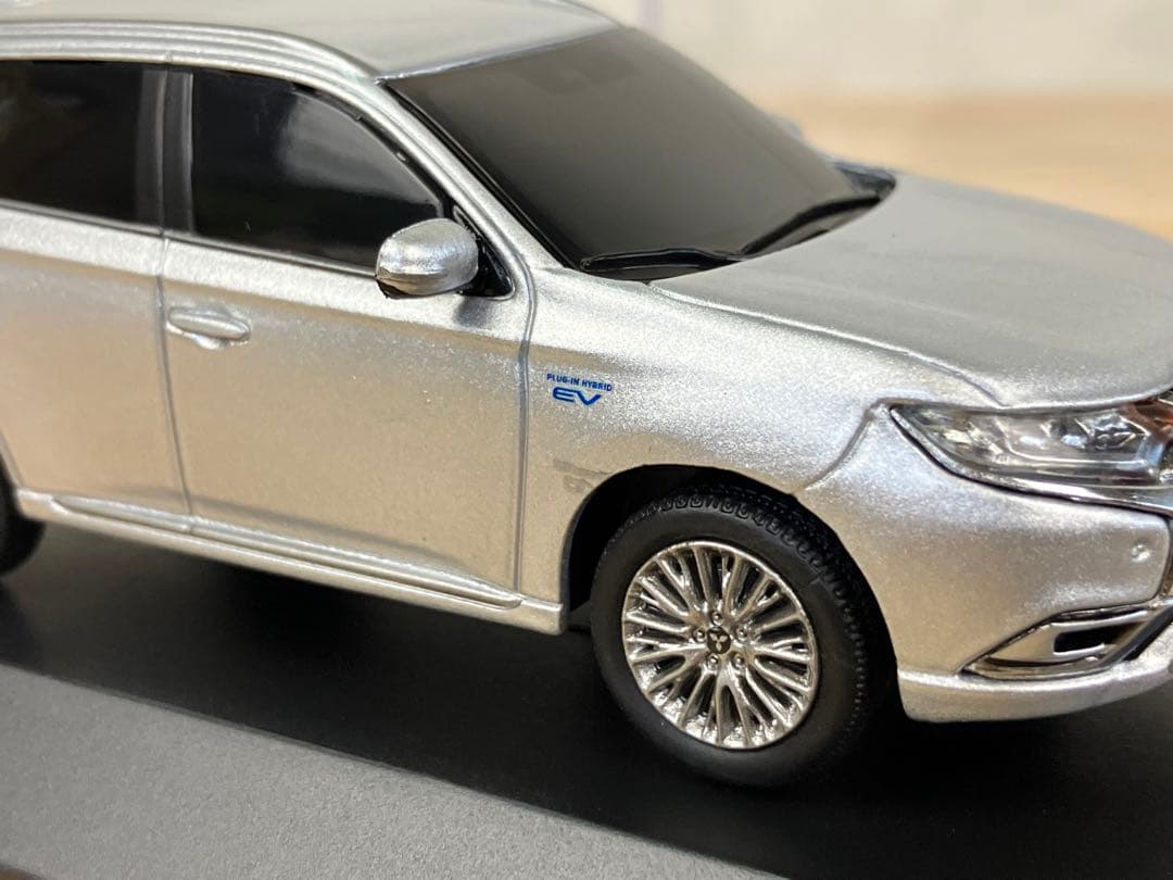 1/43 三菱 アウトランダー PHEV ミニカー シルバー OUTLANDER