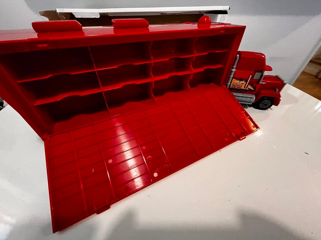 カーズ　トミカ　たくさんのせよう！大きなマック(カーズ3タイプ)