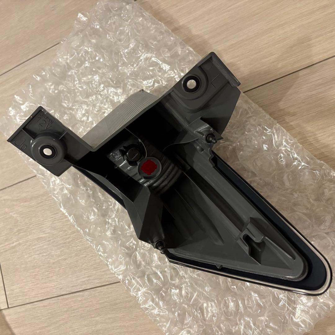 【極美品】E52前期 エルグランド テールランプ