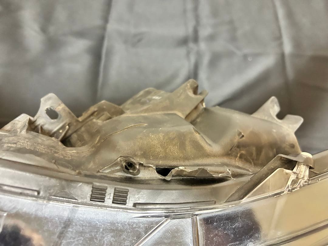 【送料込】 50プリウス ヘッドライト左右