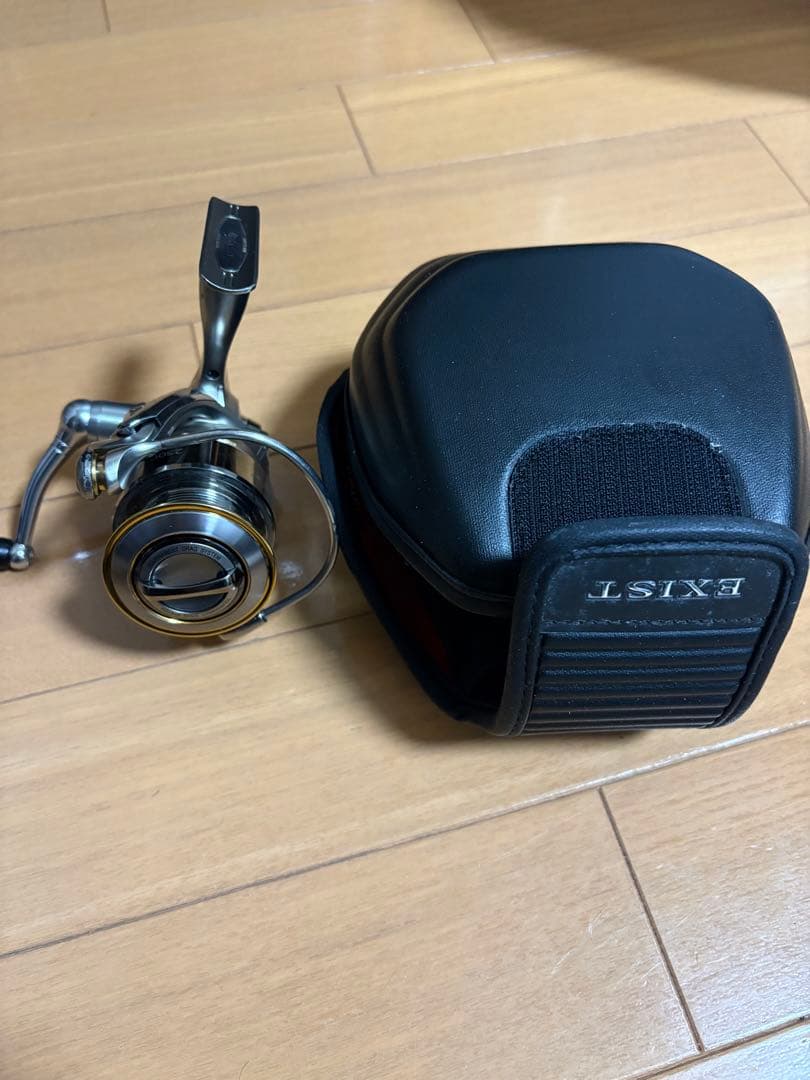 ダイワ 05EXIST 2500 スピニングリール 専用ケース付き。