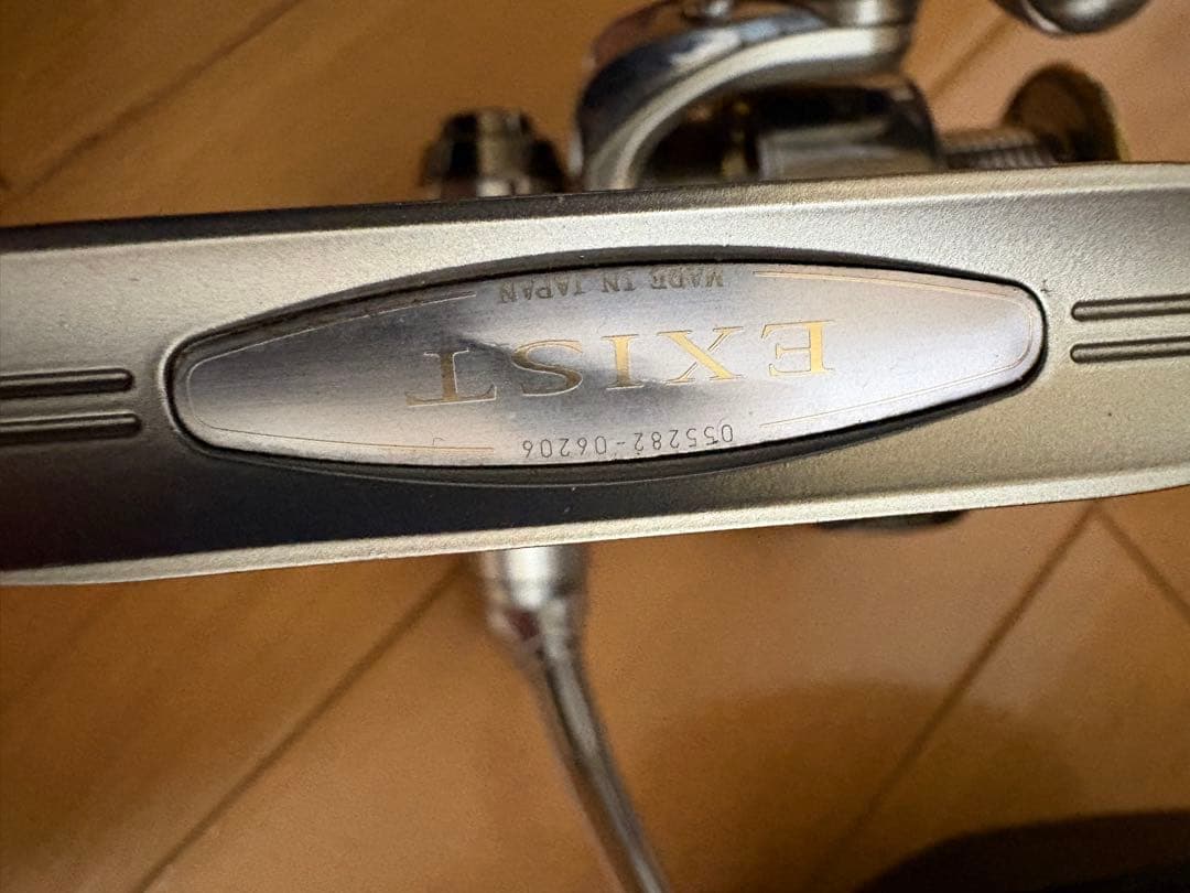 ダイワ 05EXIST 2500 スピニングリール 専用ケース付き。